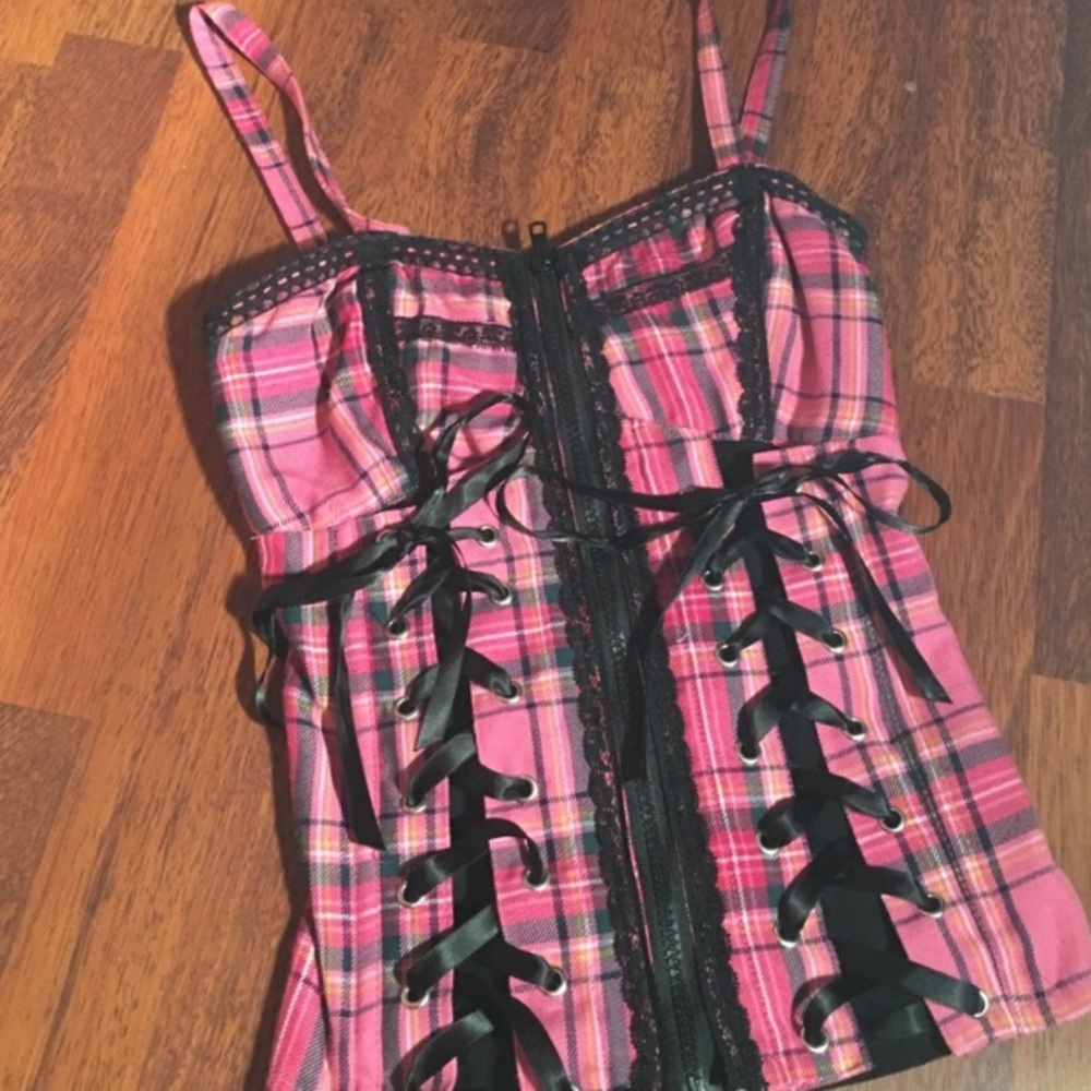 women’s Tripp top